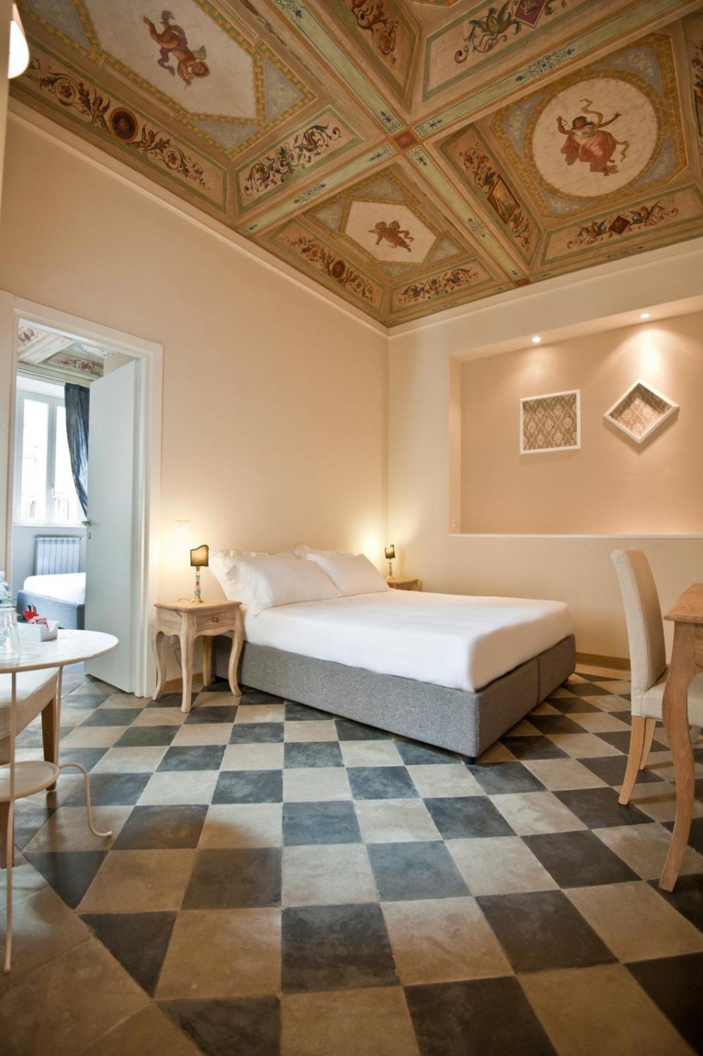 Little Queen Suite Main image