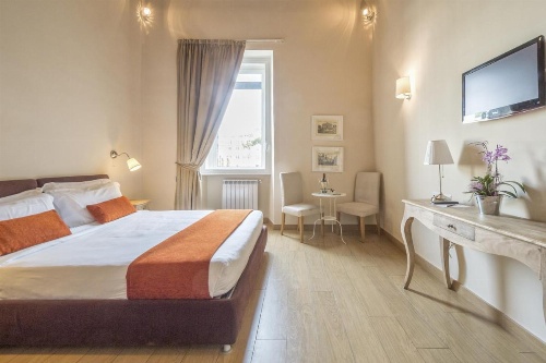 Little Queen Suite image 22